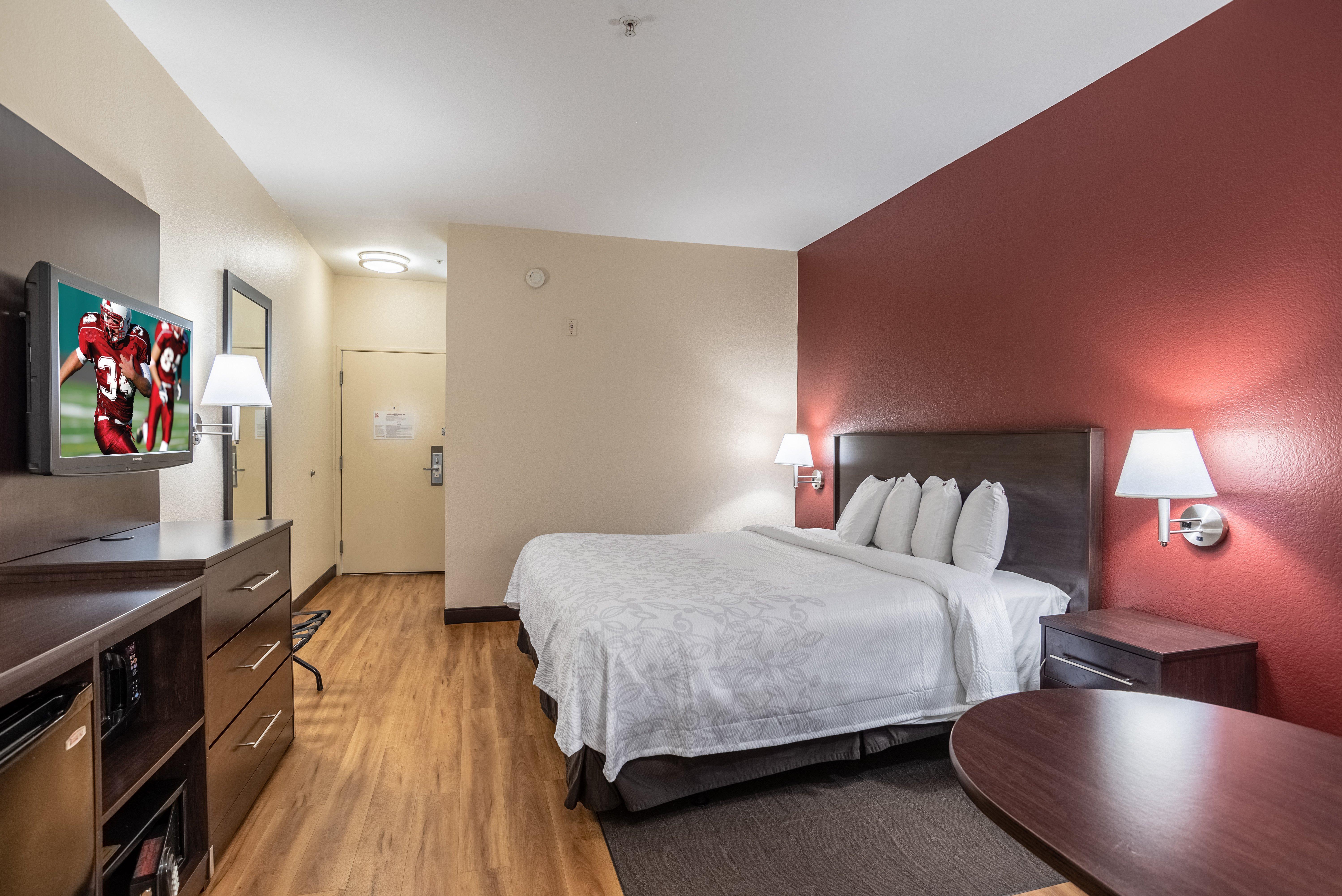 Red Roof Plus+ Downtown - Riverwalk Hotel San Antonio