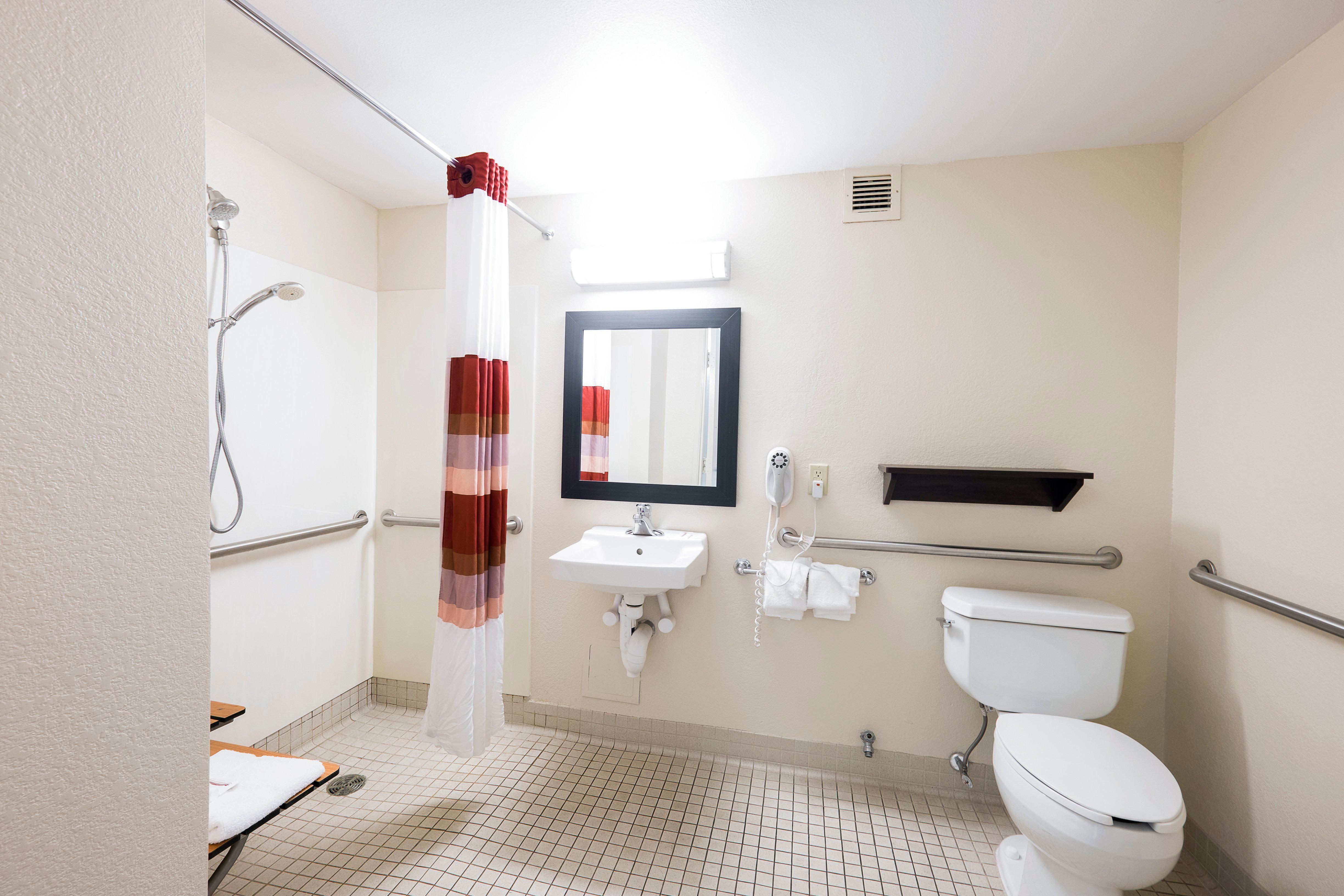 Red Roof Plus+ Downtown - Riverwalk Hotel 3*