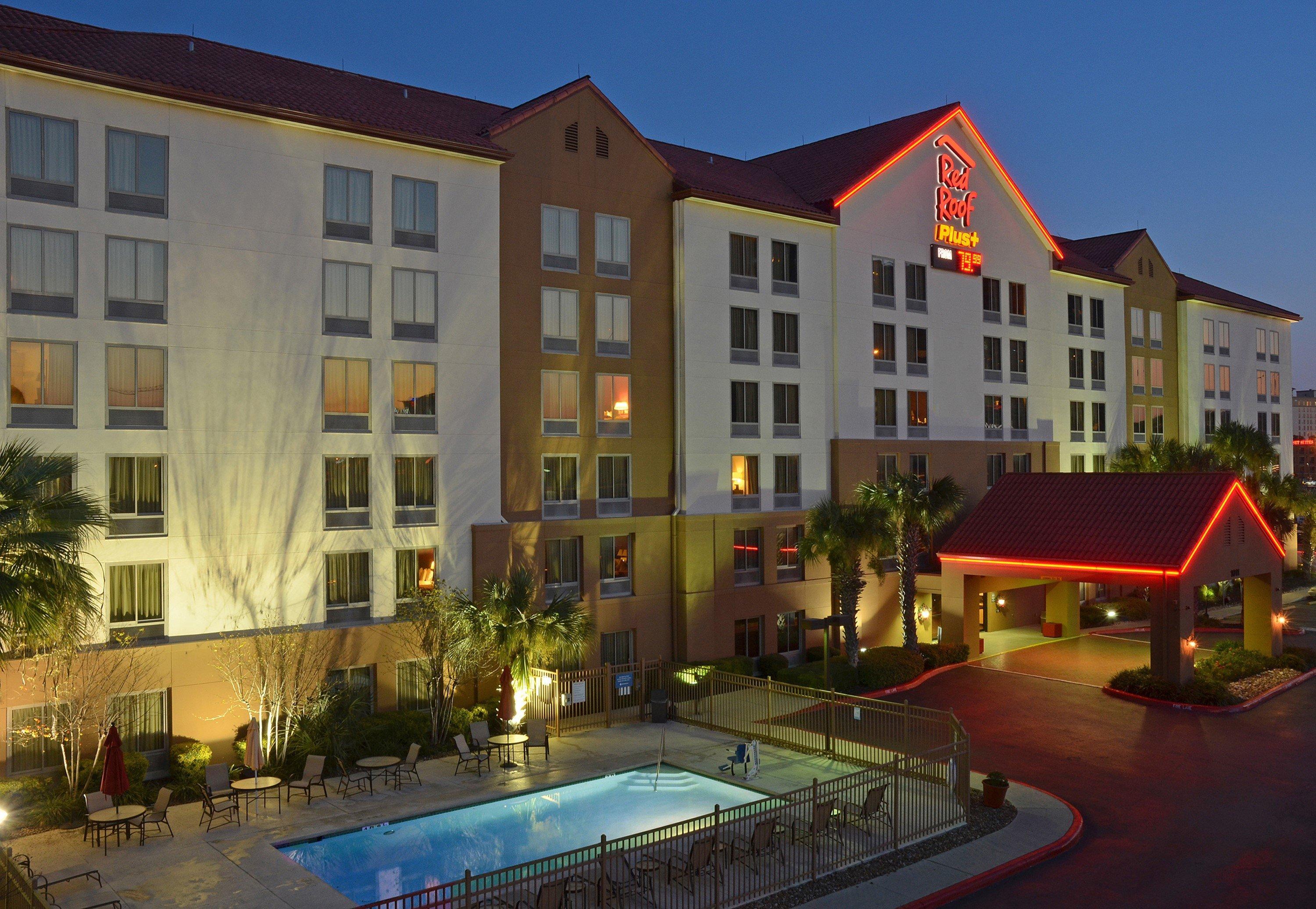 Red Roof Plus+ Downtown - Riverwalk Hotel