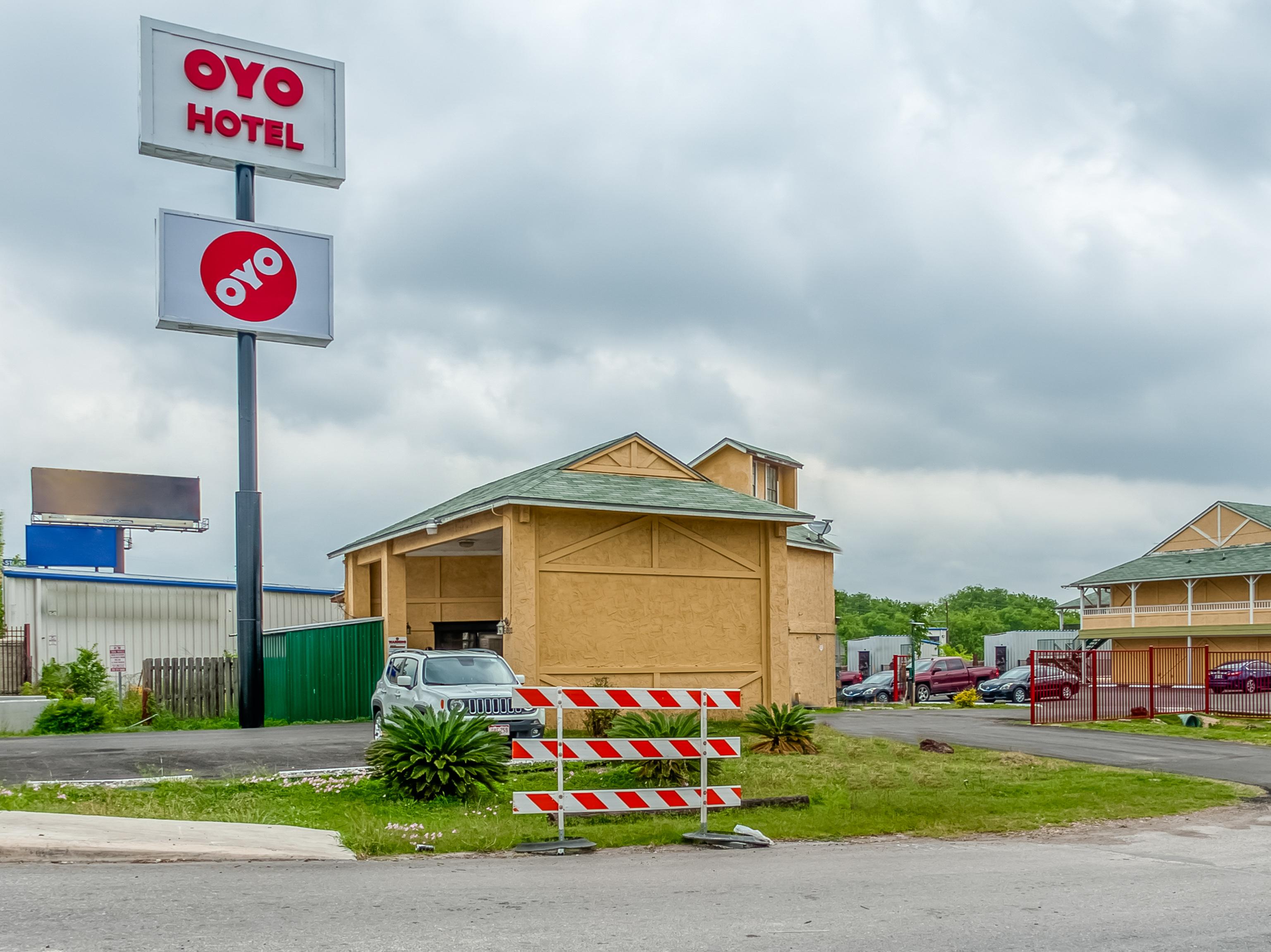 Oyo Lackland Near Seaworld *