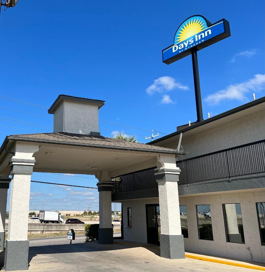 Hotel Days By Wyndham Interstate Hwy 35 North