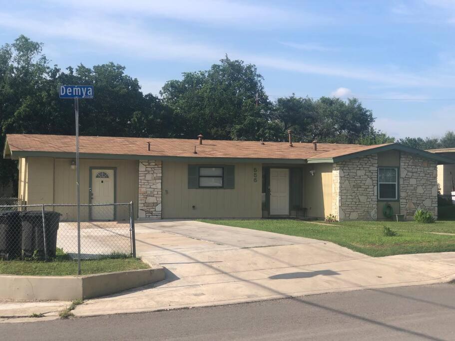 A Smaller Piece Of Heaven, Near By Lackland Afb Apartment San Antonio