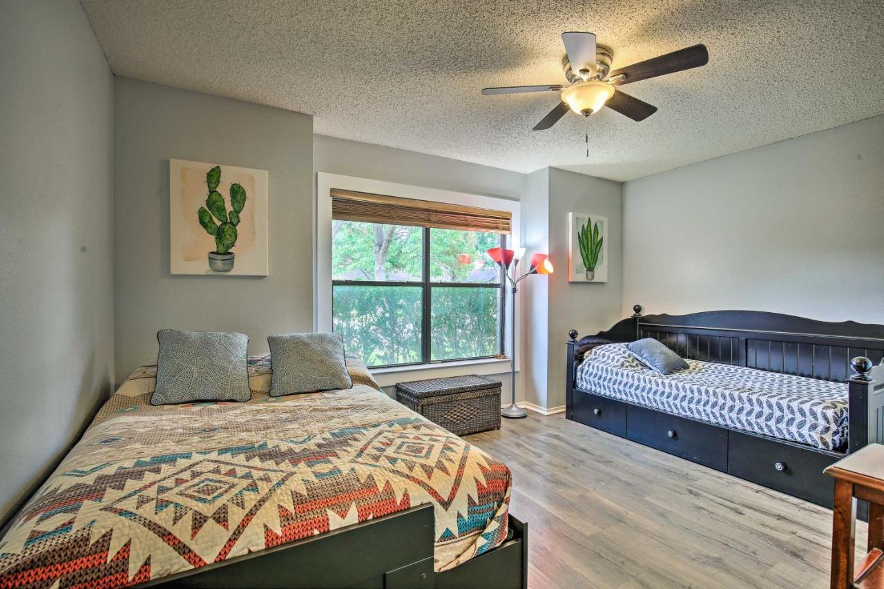 Holiday home Getaway About 18 Mi To Dtwn And Pool!