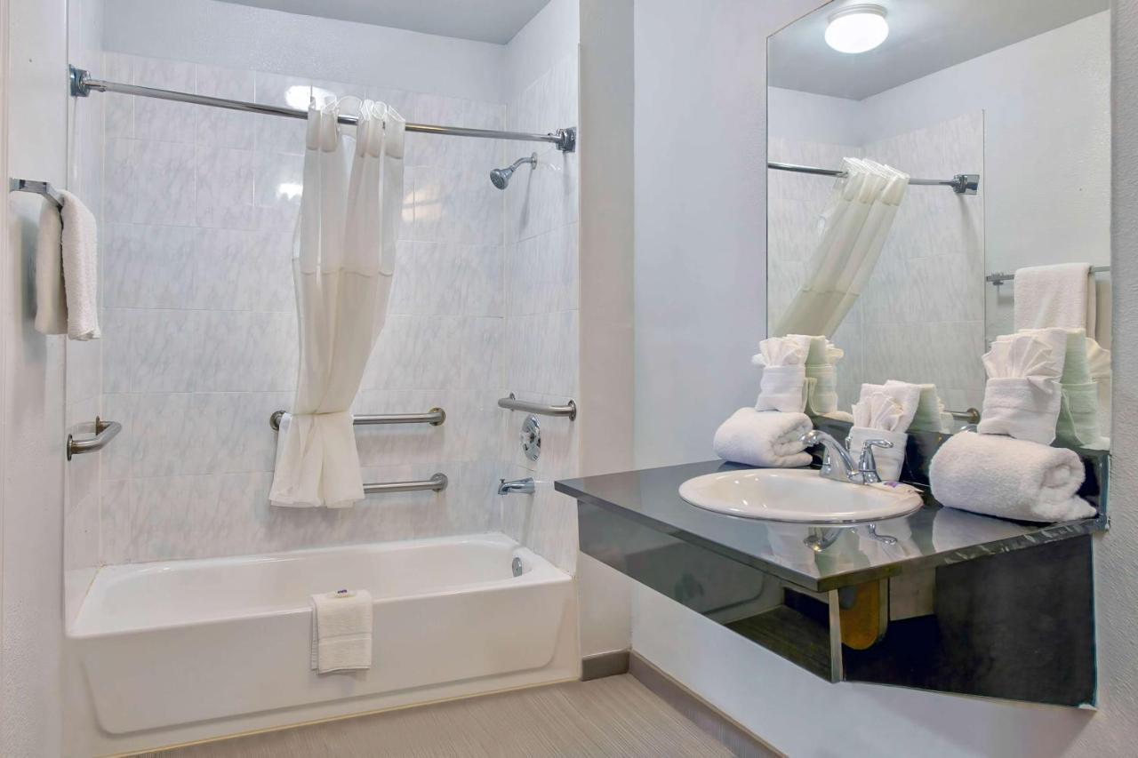 6-san Antonio, Tx - Airport Hotel 2*