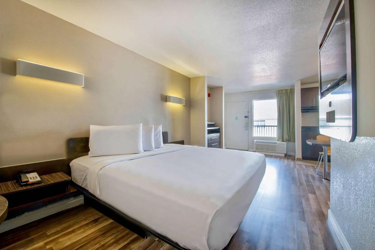Hotel 6-san Antonio, Tx - Airport