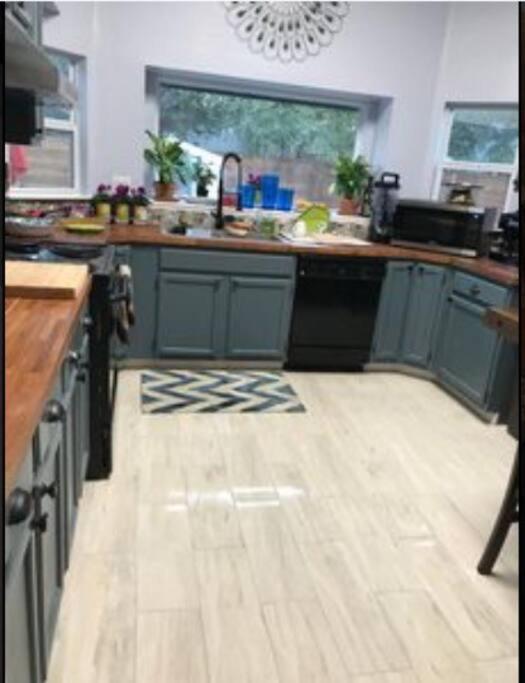 Comfort 4 Bedroom 3 Bath 5 Mins From Sea World *