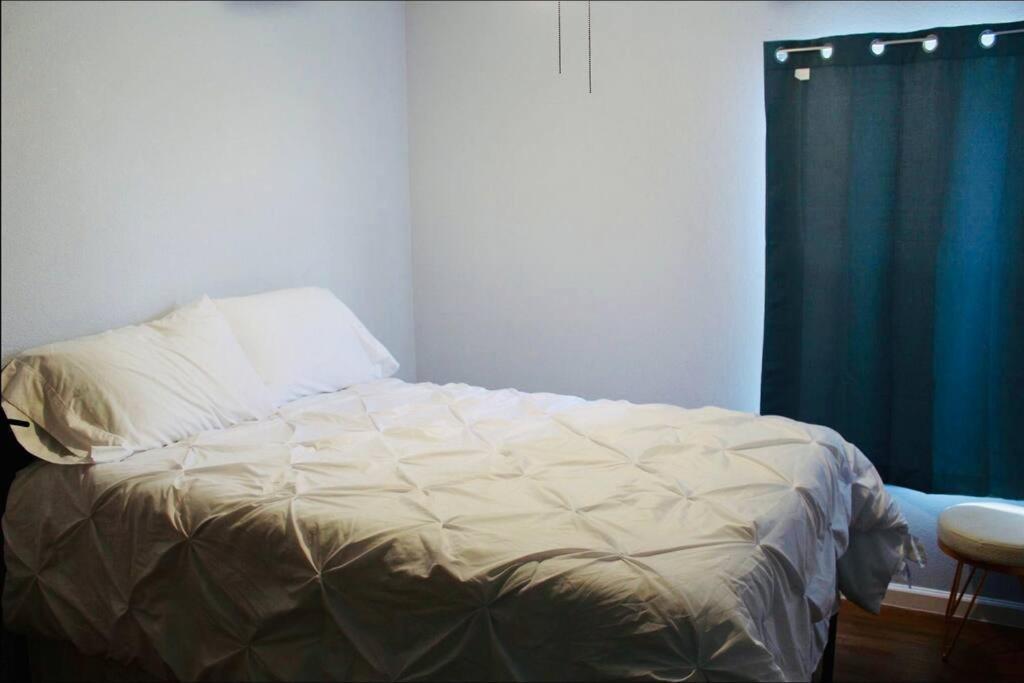 Comfort 4 Bedroom 3 Bath 5 Mins From Sea World Holiday home San Antonio