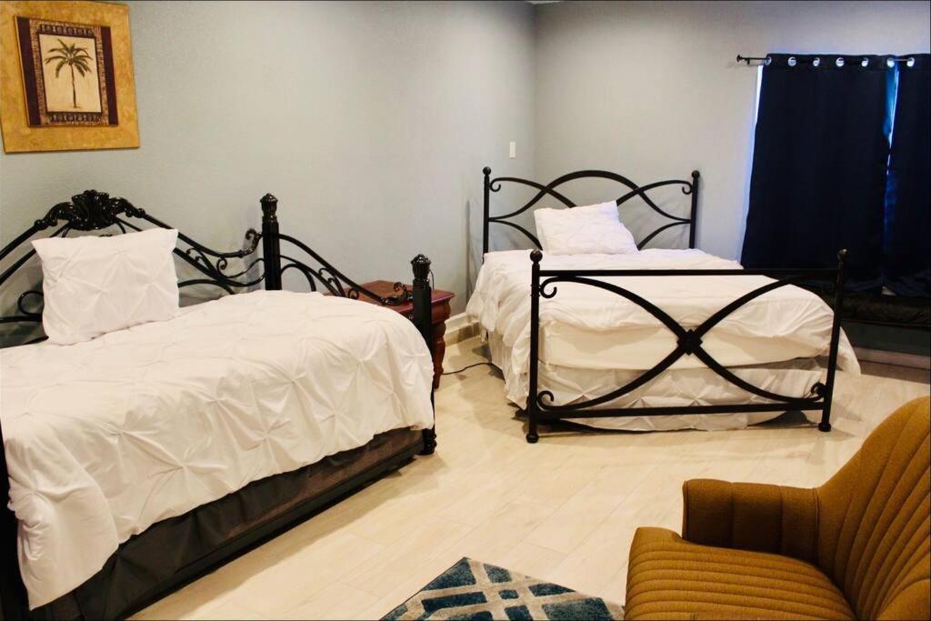 Comfort 4 Bedroom 3 Bath 5 Mins From Sea World San Antonio