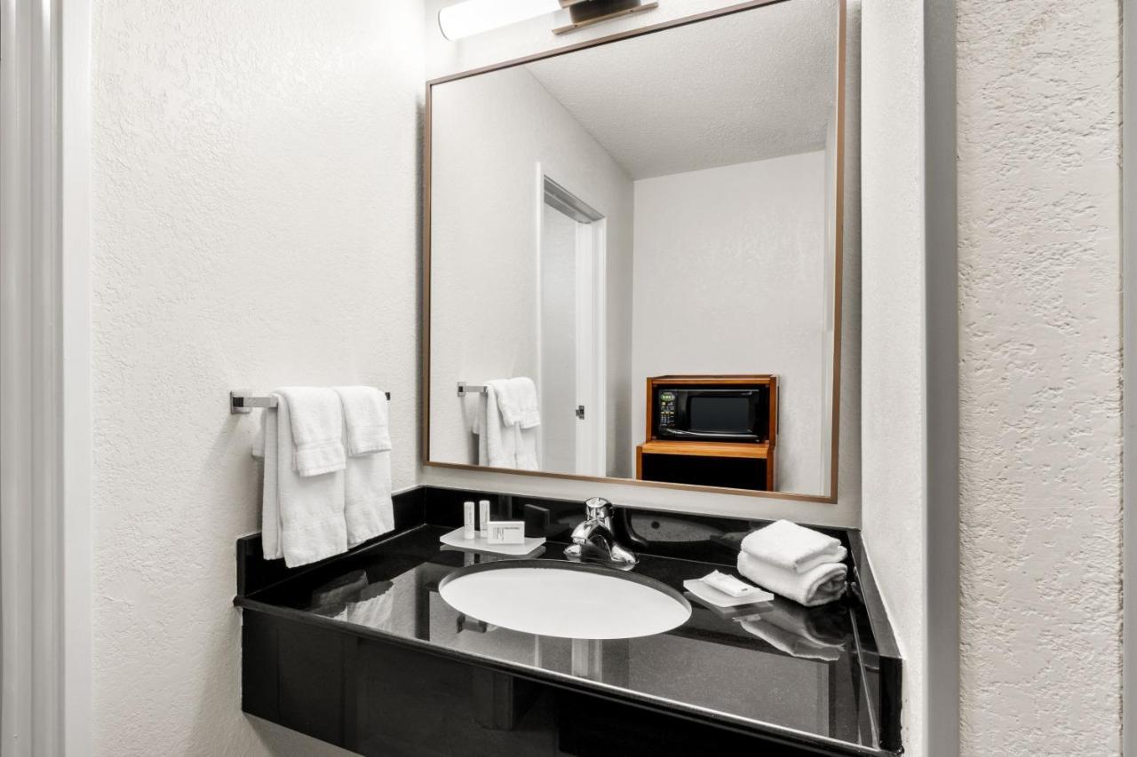 Fairfield & By Marriott Downtown/market Square San Antonio