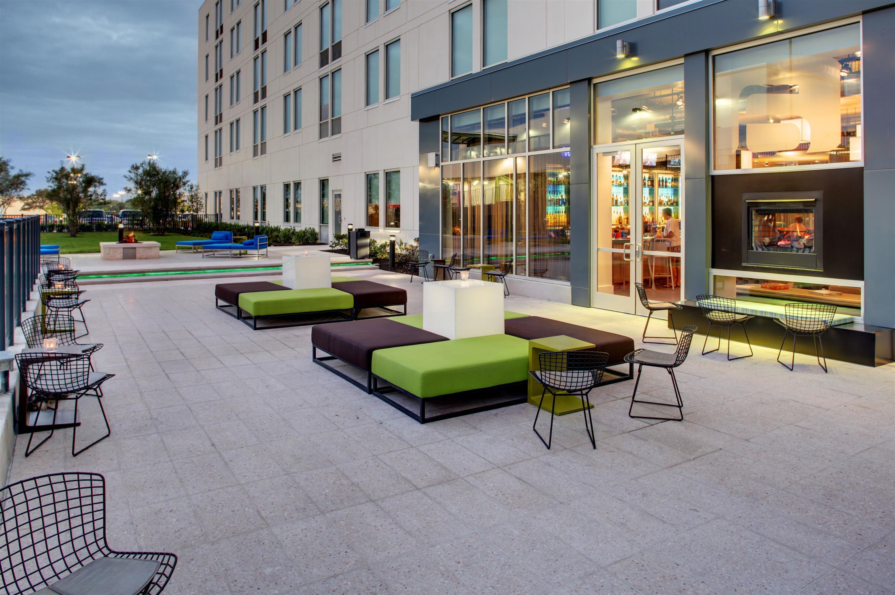 Hotel Aloft Airport 3*