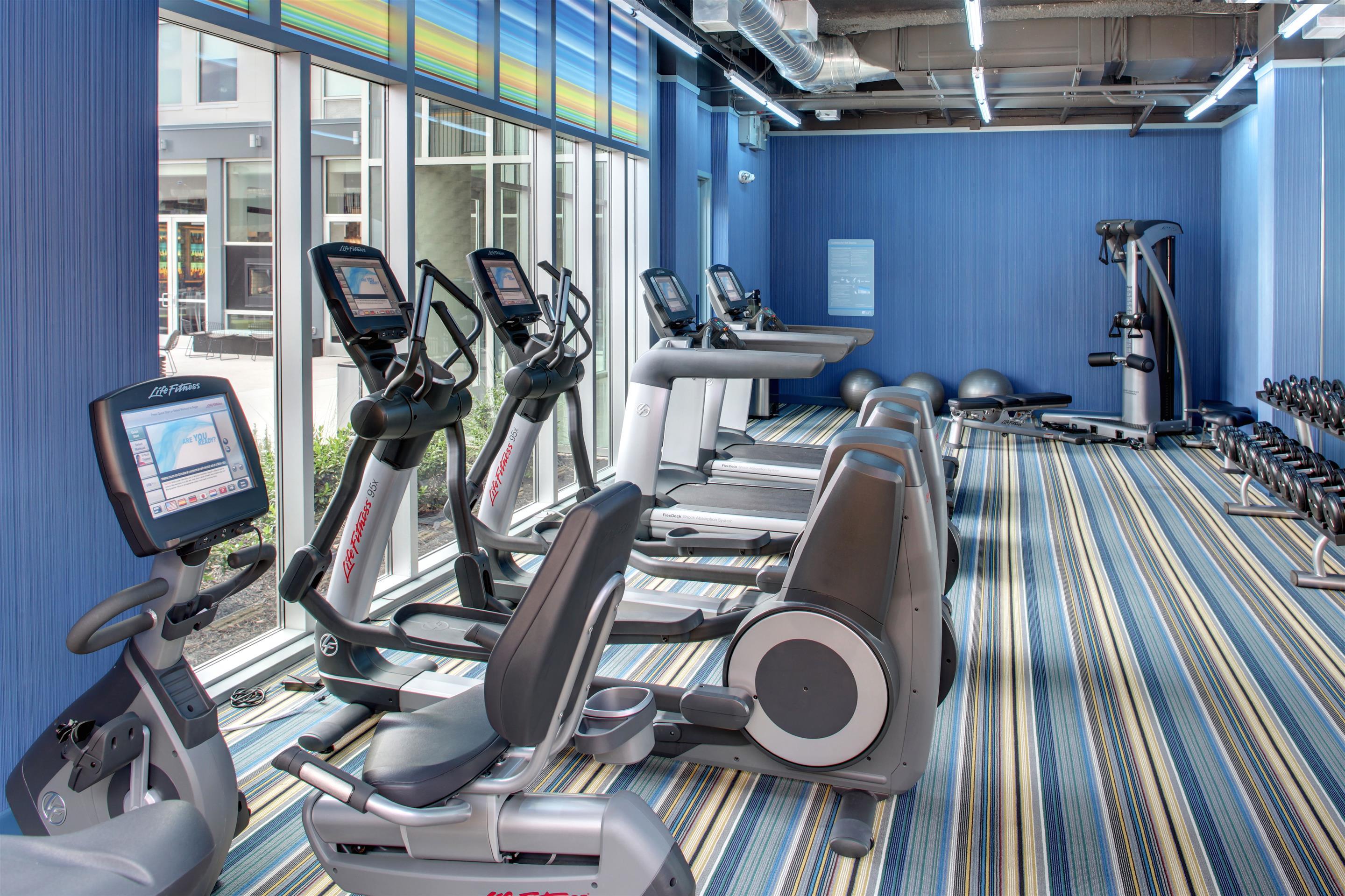 Hotel Aloft Airport 3*