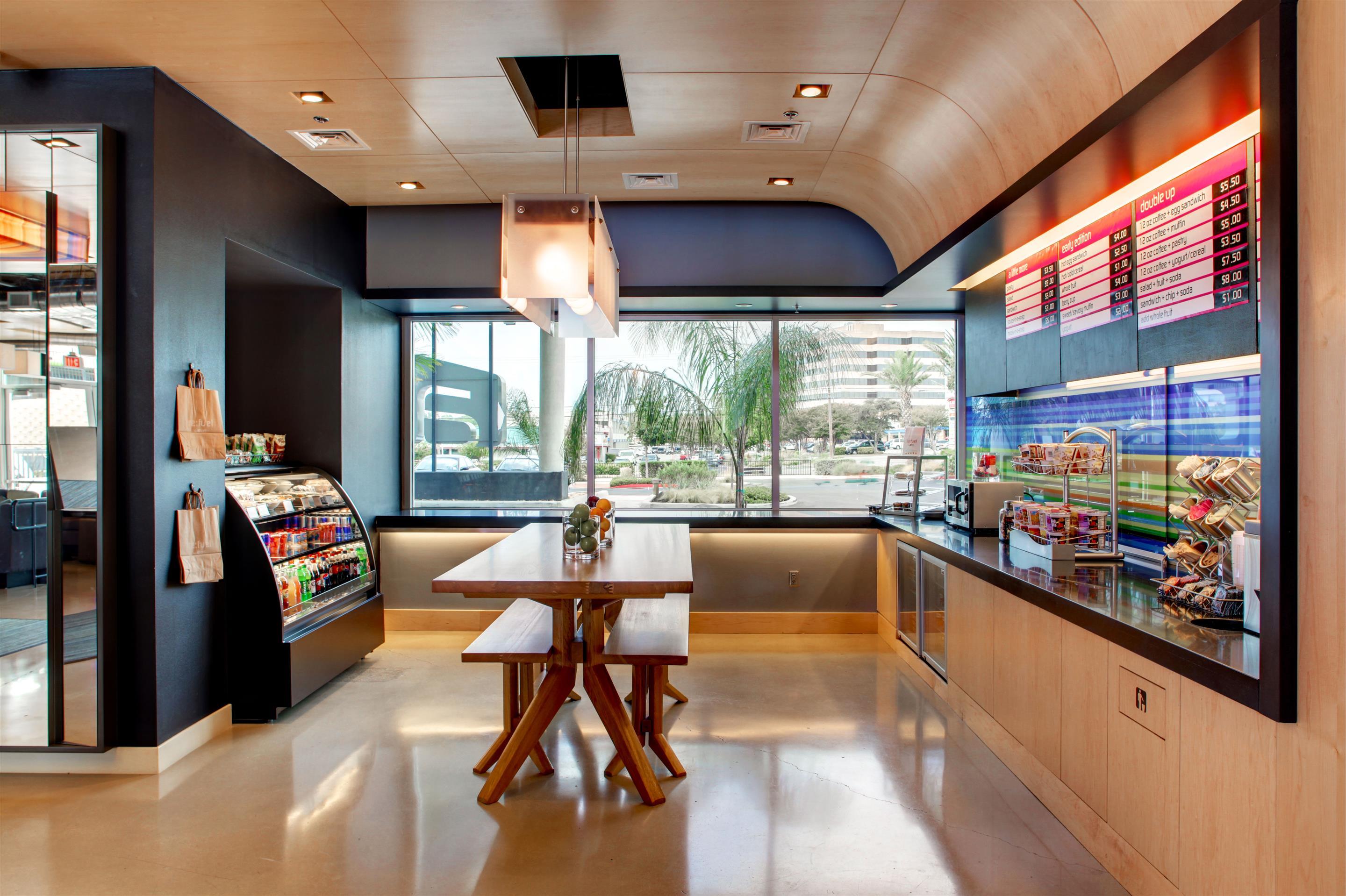Aloft Airport Hotel 3*
