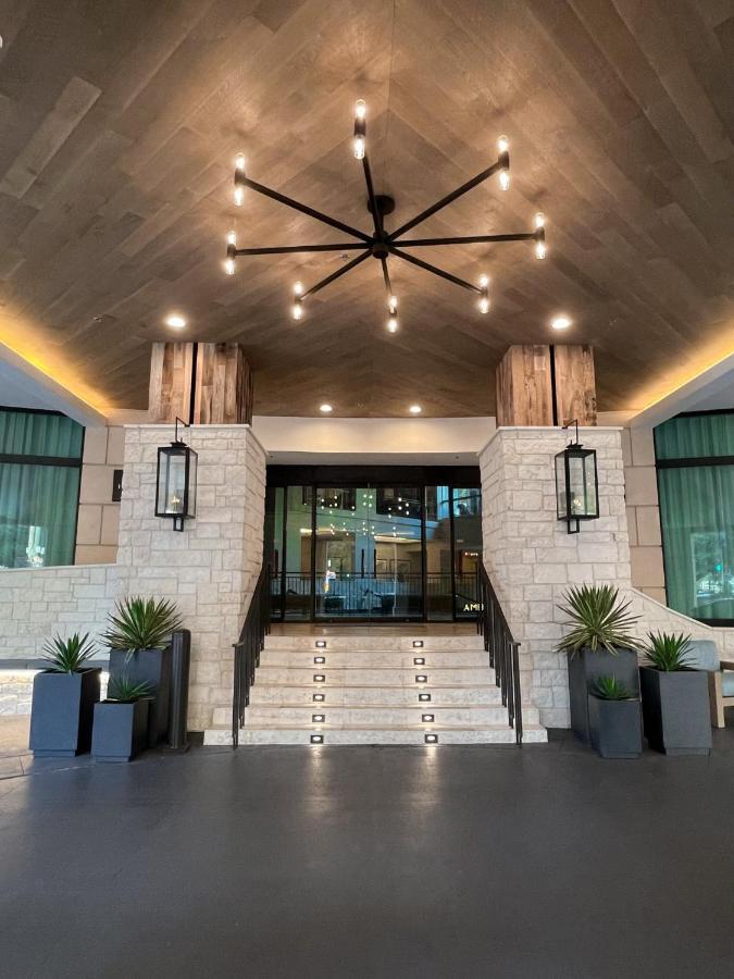 Contessa - On The Riverwalk 4*