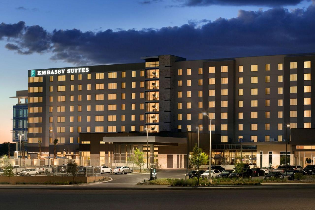 Hotel Embassy By Hilton Landmark 4*