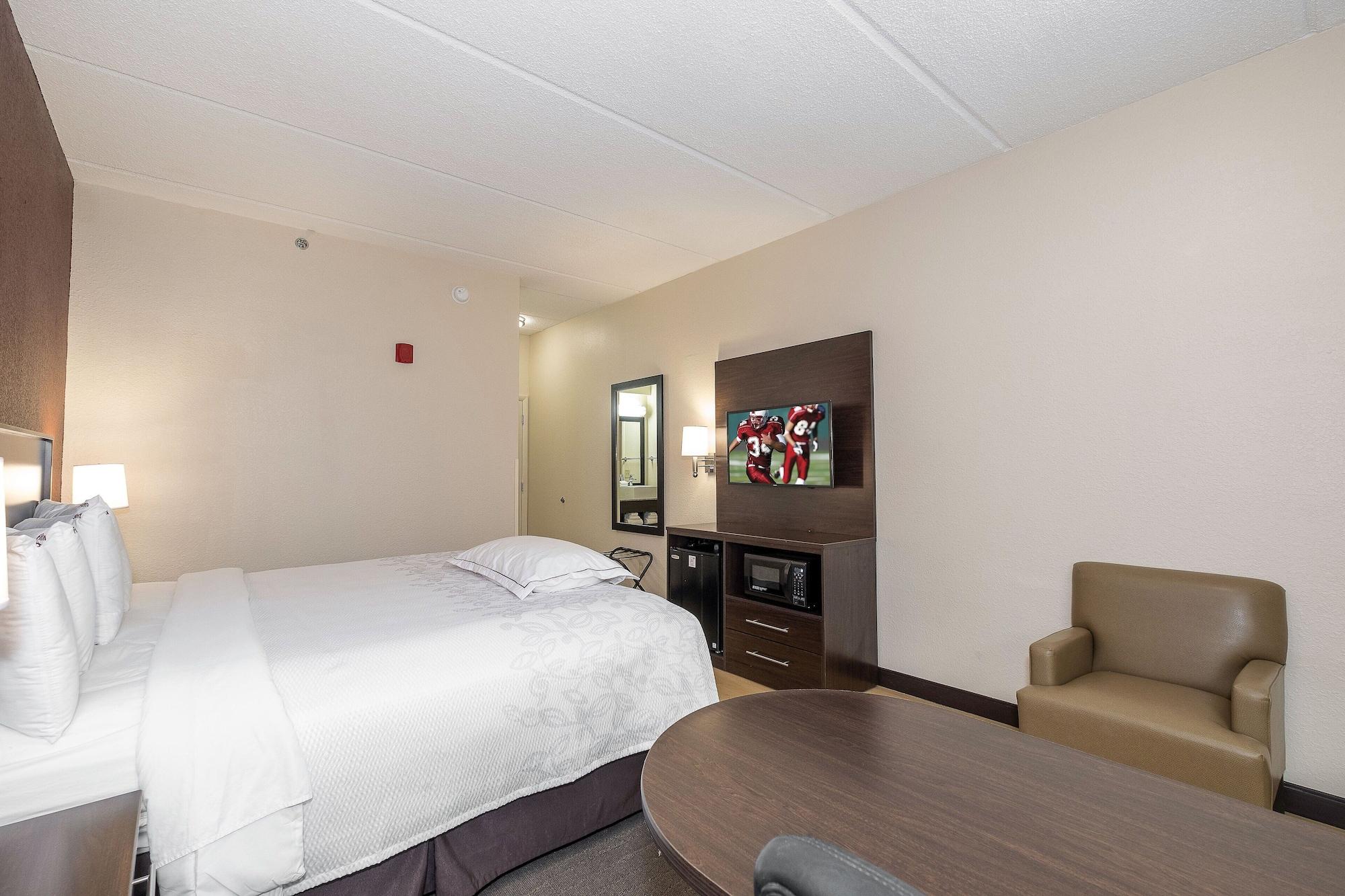 Hotel Red Roof Plus+ Downtown - Riverwalk 3*