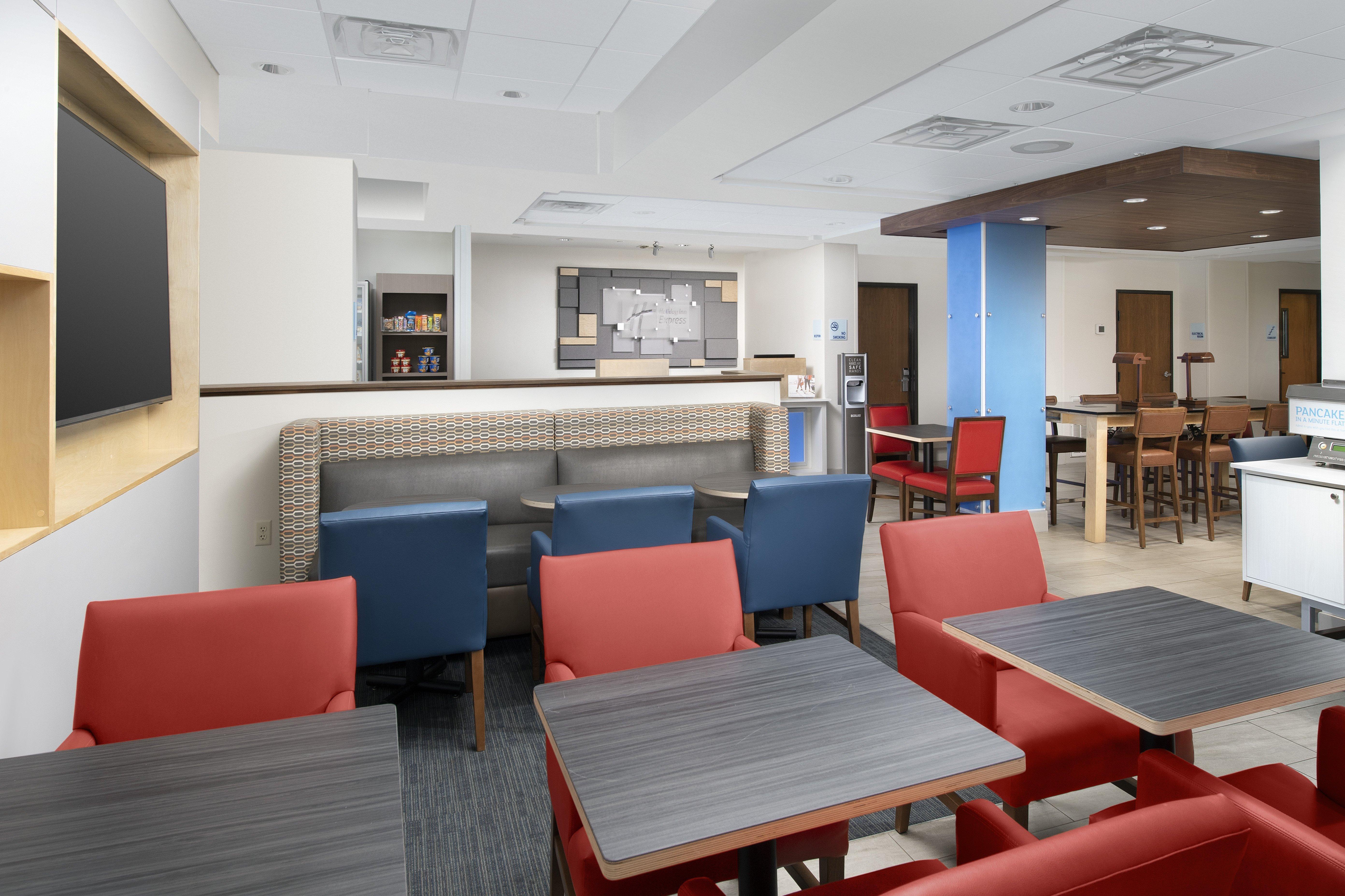 Express North Riverwalk Area By Ihg Hotel 3*