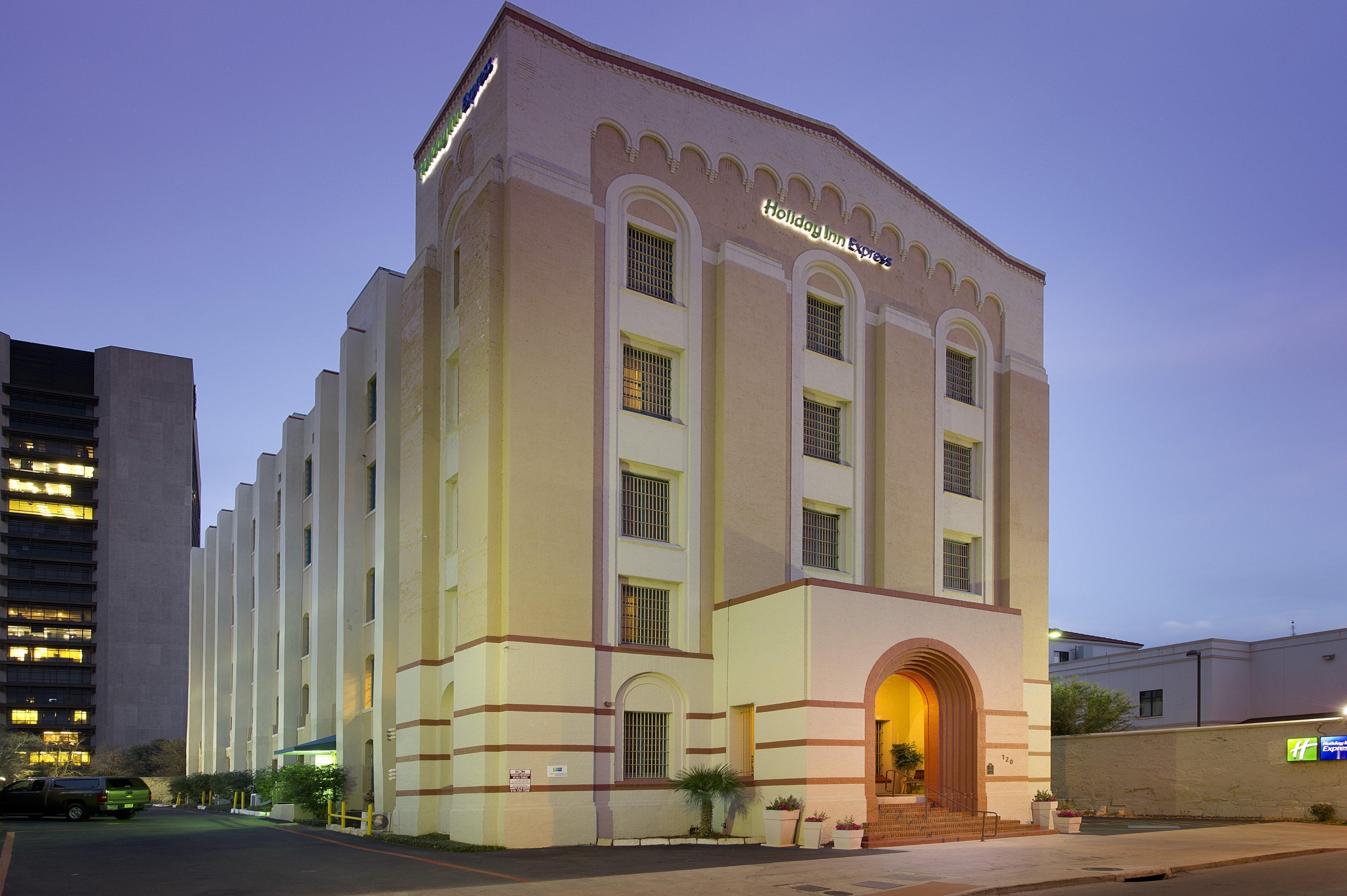 Express North Riverwalk Area By Ihg