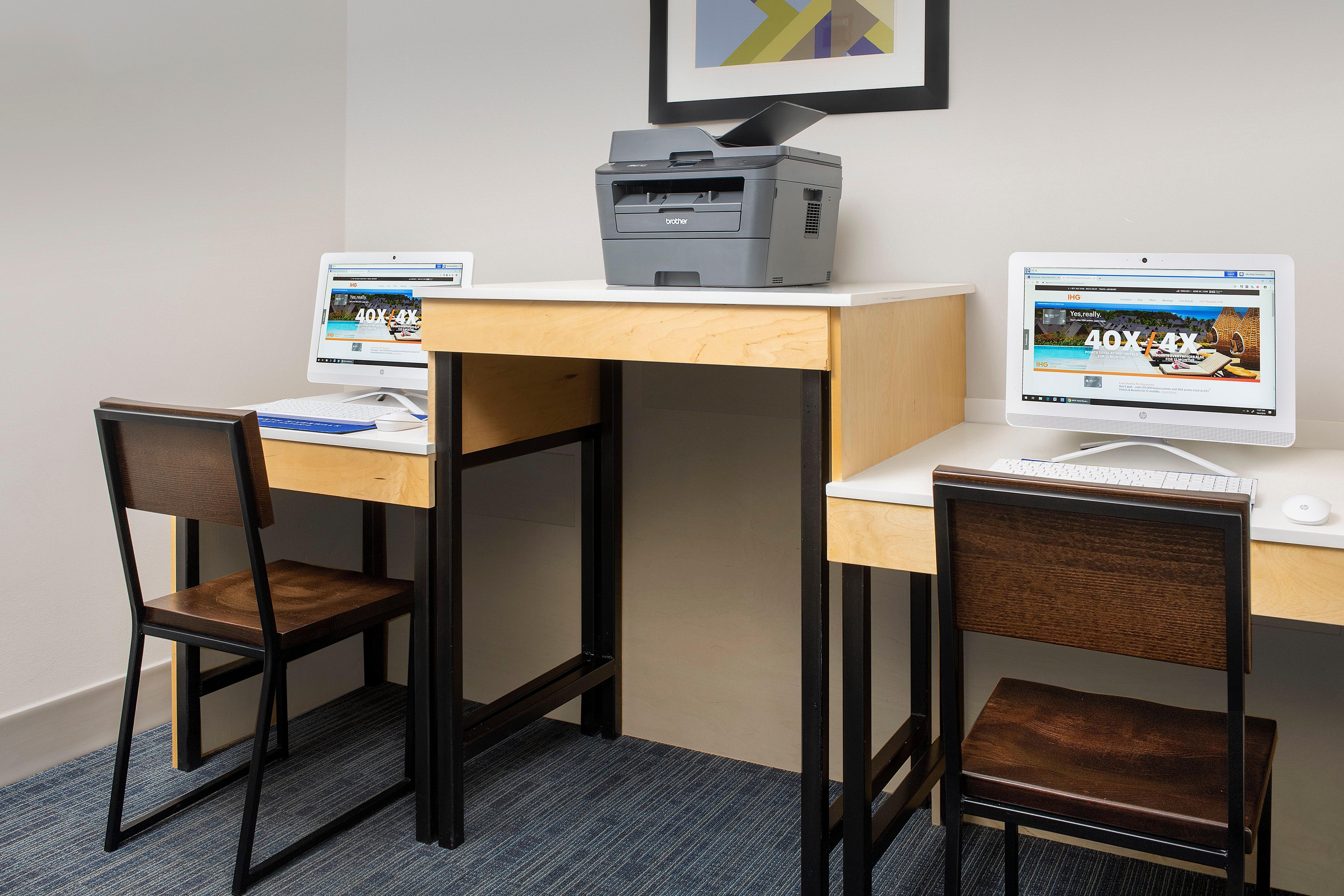 Express North Riverwalk Area By Ihg Hotel 3*