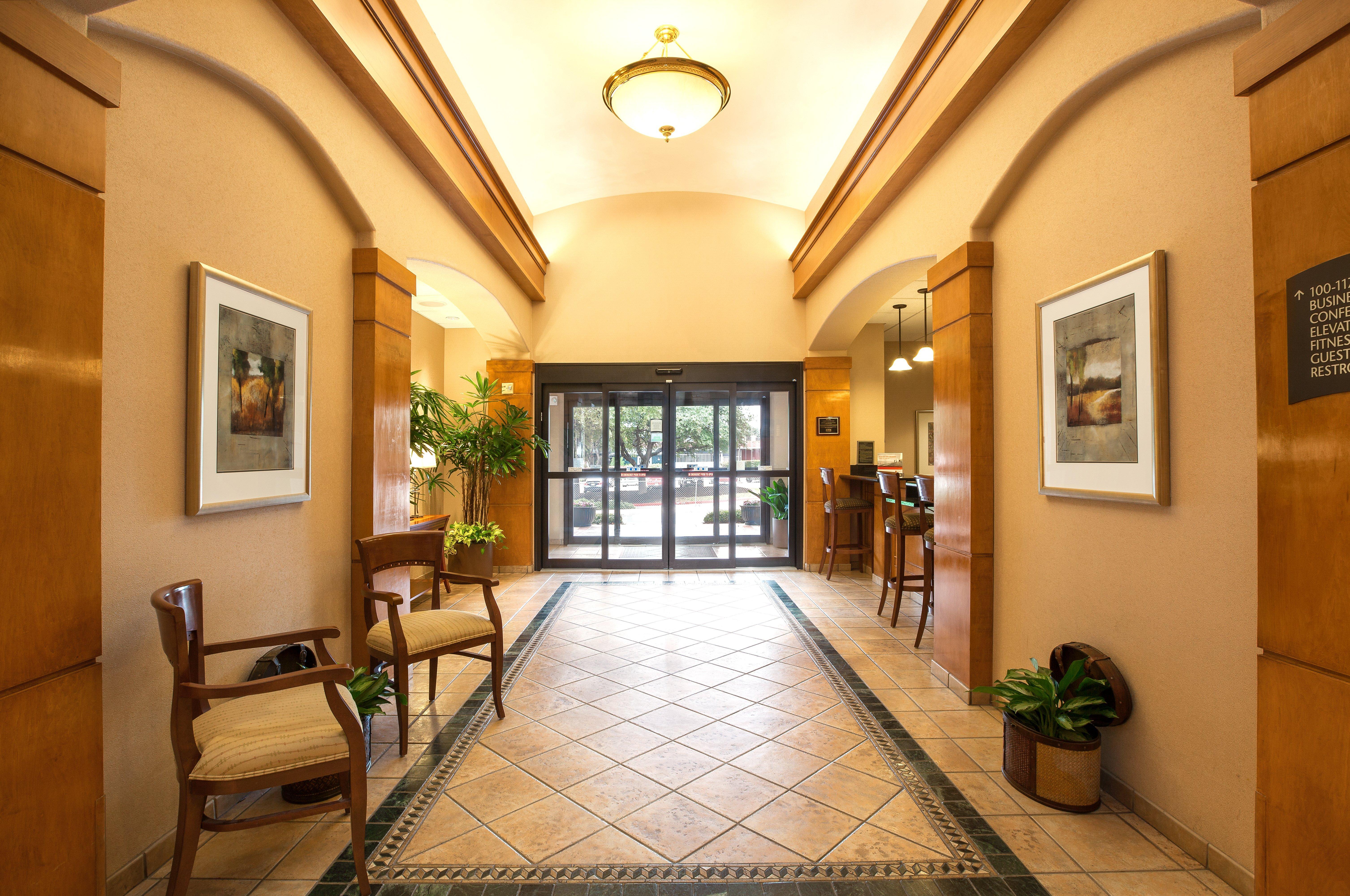 Staybridge Airport By Ihg Hotel