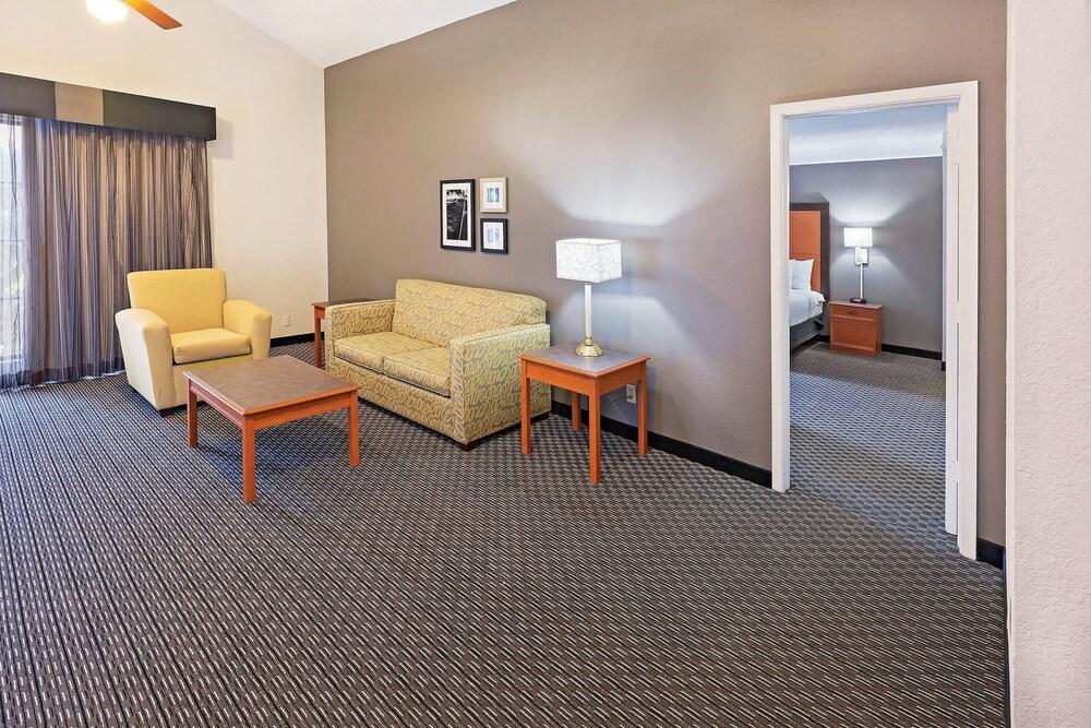 La Quinta By Wyndham I-35 N At Toepperwein Hotel
