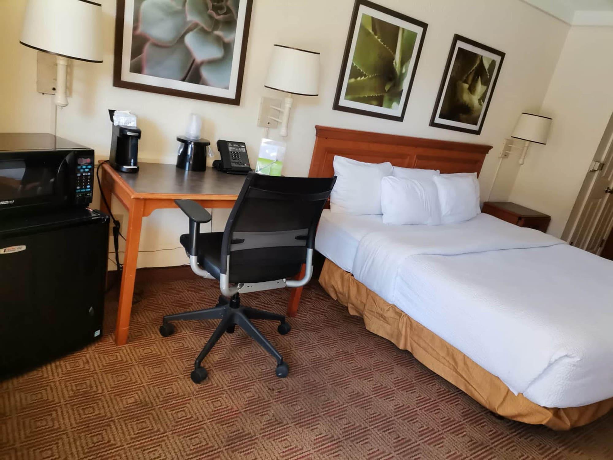 Hotel Super 8 By Wyndham Near Seaworld Ingram Park 3*