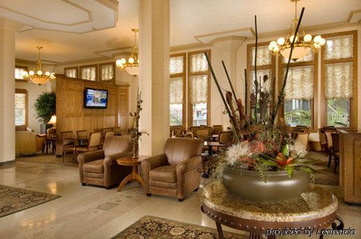 Hotel Drury & Riverwalk