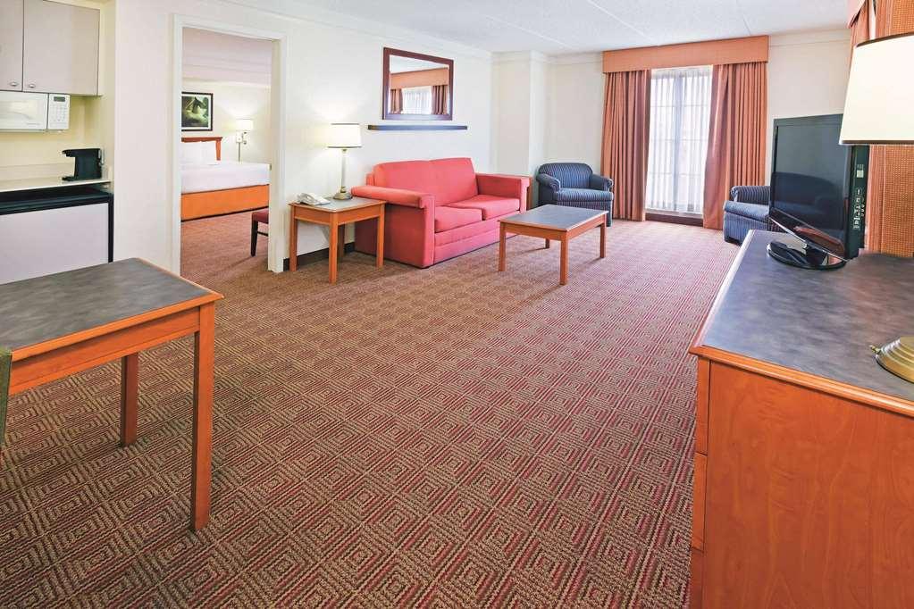 Hotel Super 8 By Wyndham Near Seaworld Ingram Park 3*