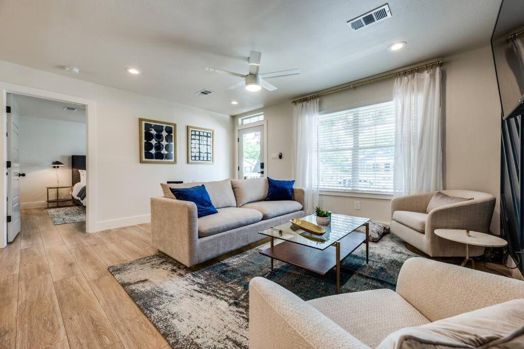 New Lone Star Retreat Remodeled Downtown *