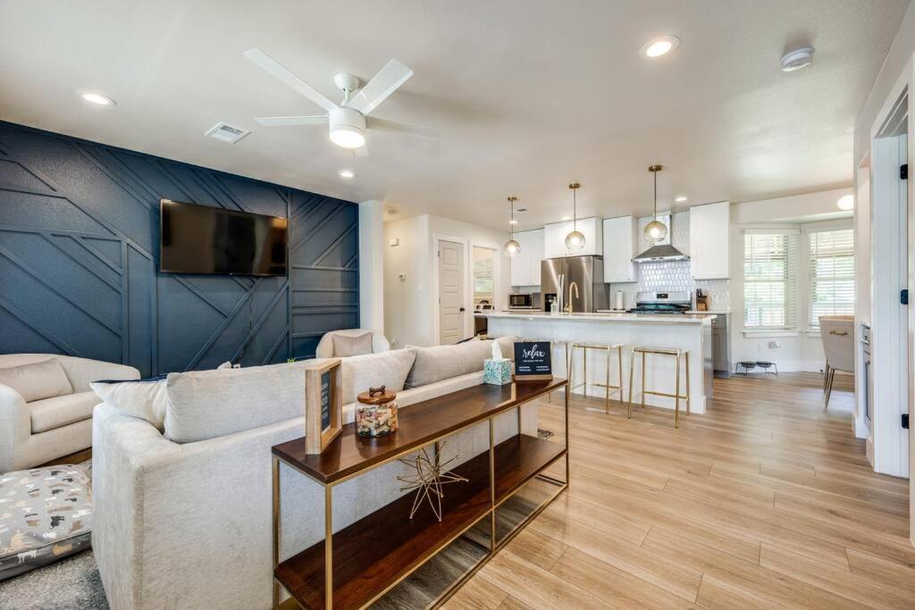 New Lone Star Retreat Remodeled Downtown * San Antonio