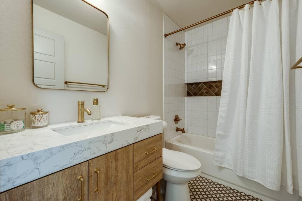 Holiday home New Lone Star Retreat Remodeled Downtown *
