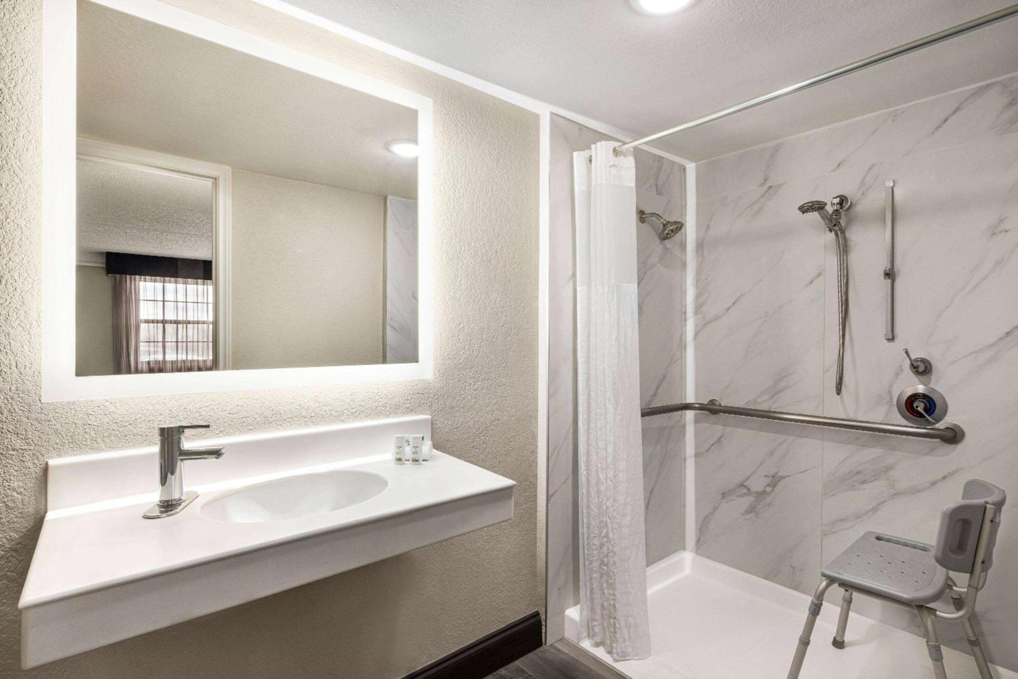 Hotel La Quinta By Wyndham I-35 N At Toepperwein 2*