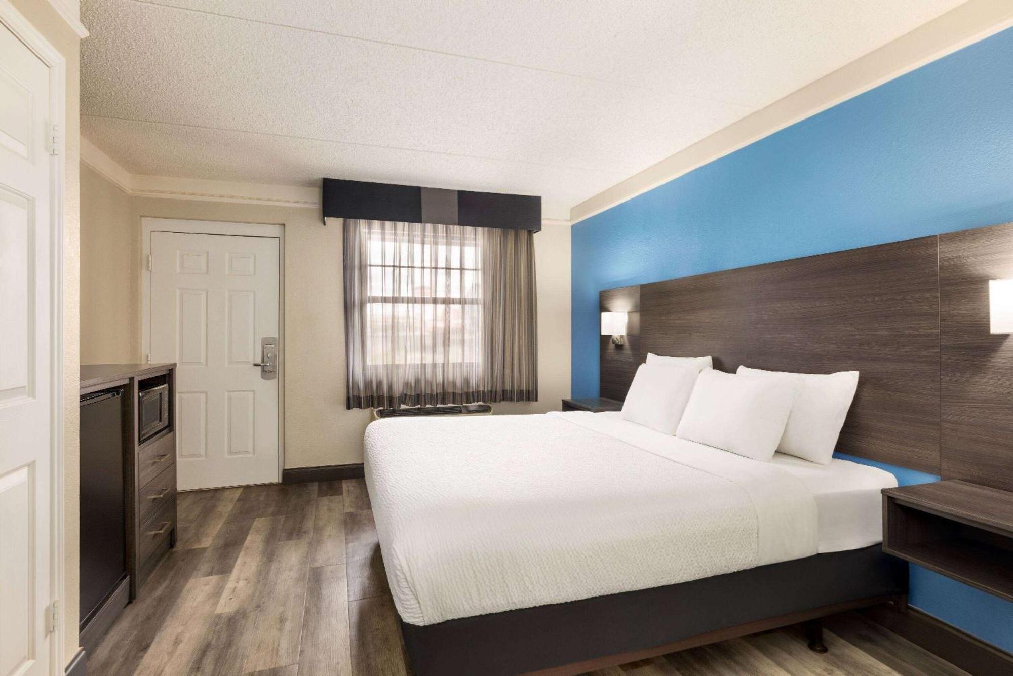 La Quinta By Wyndham I-35 N At Toepperwein 2*