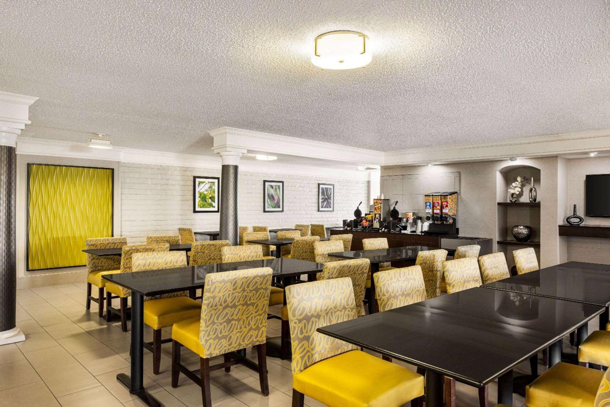 La Quinta By Wyndham I-35 N At Toepperwein Hotel 2*