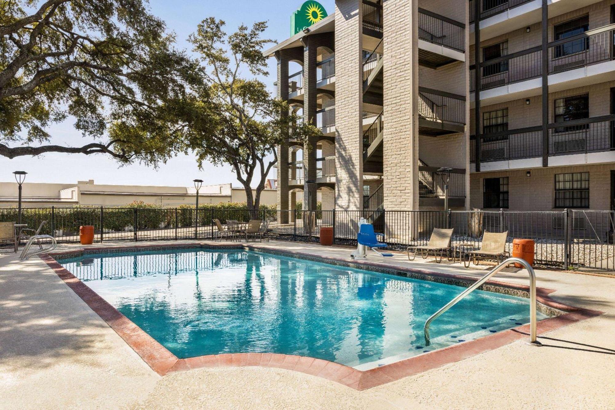 La Quinta By Wyndham I-35 N At Toepperwein 2*