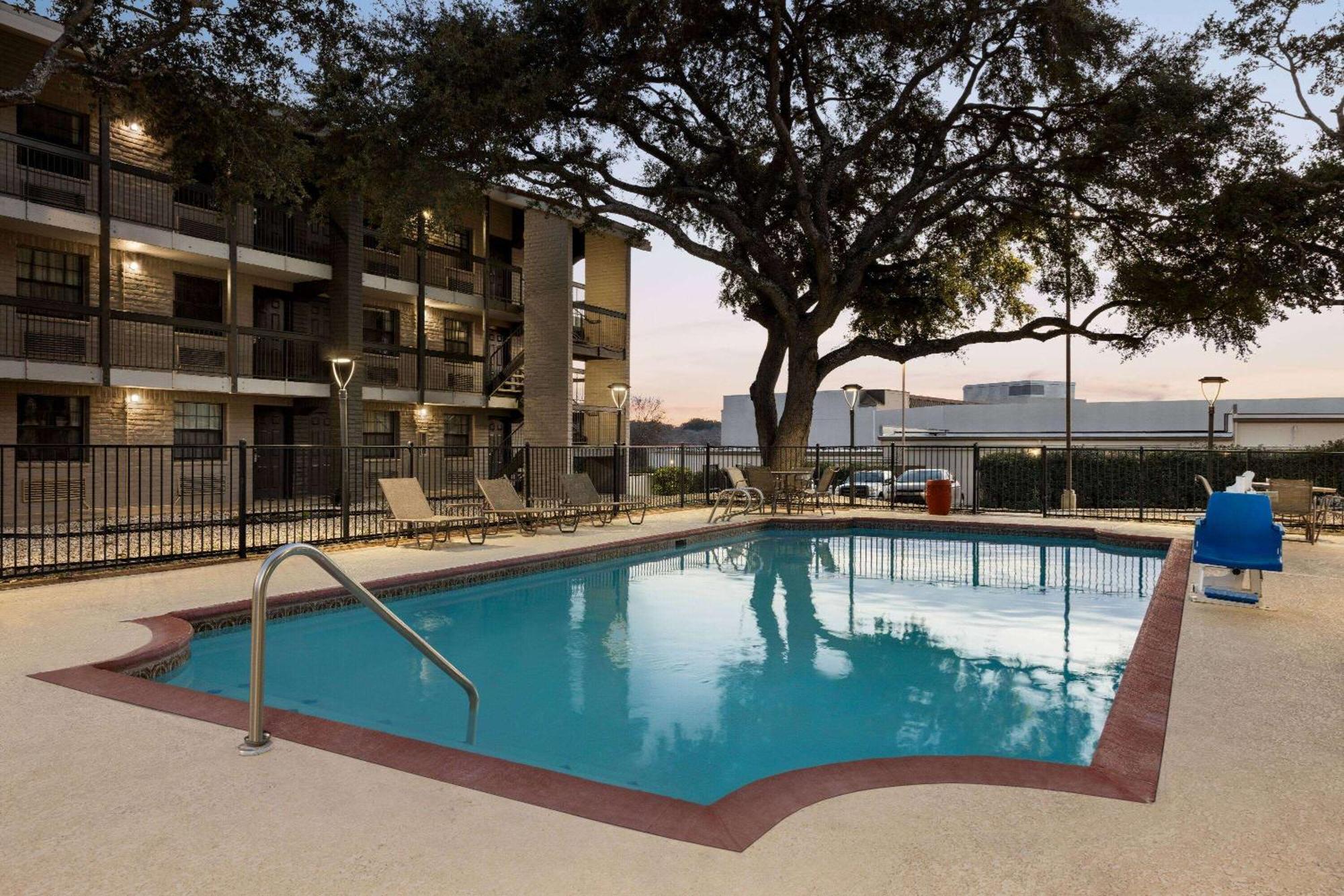 La Quinta By Wyndham I-35 N At Toepperwein Hotel San Antonio