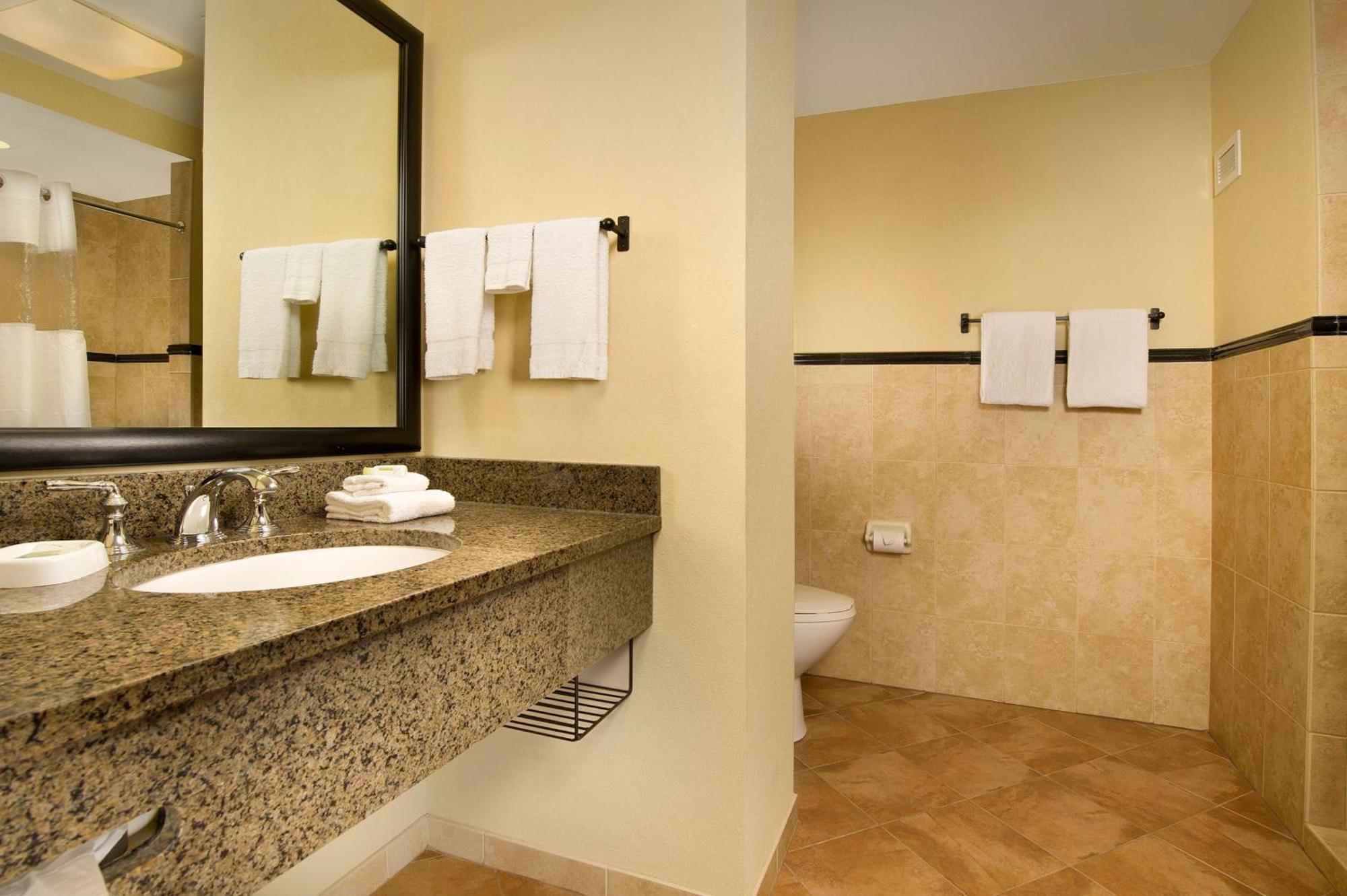 Hotel Drury Plaza North Stone Oak 3*