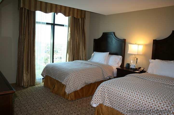 Hotel Embassy Riverwalk-downtown 4*