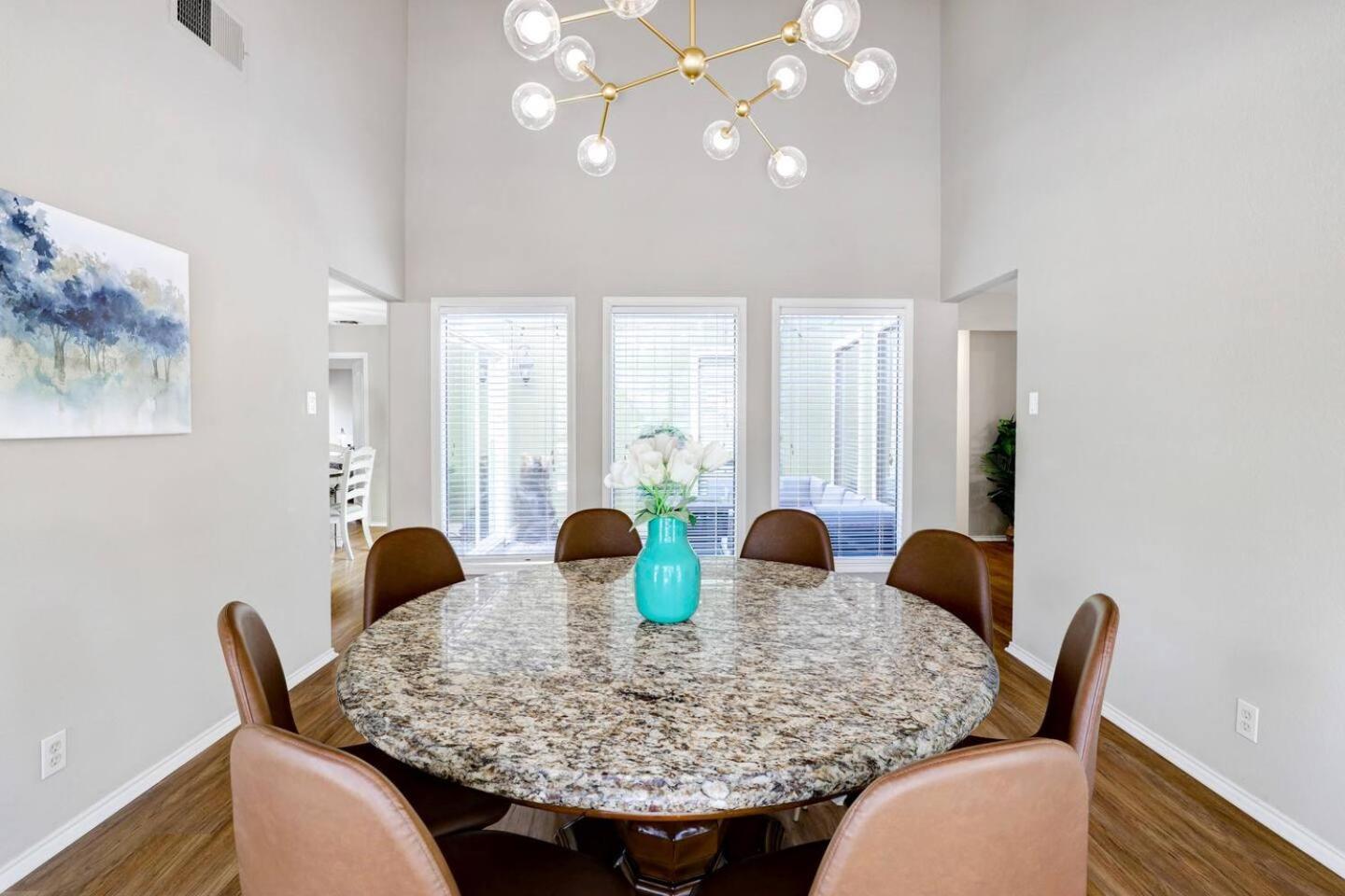 Luxurious Oasis W Serene Pool, Games & Fire Pit Holiday home San Antonio