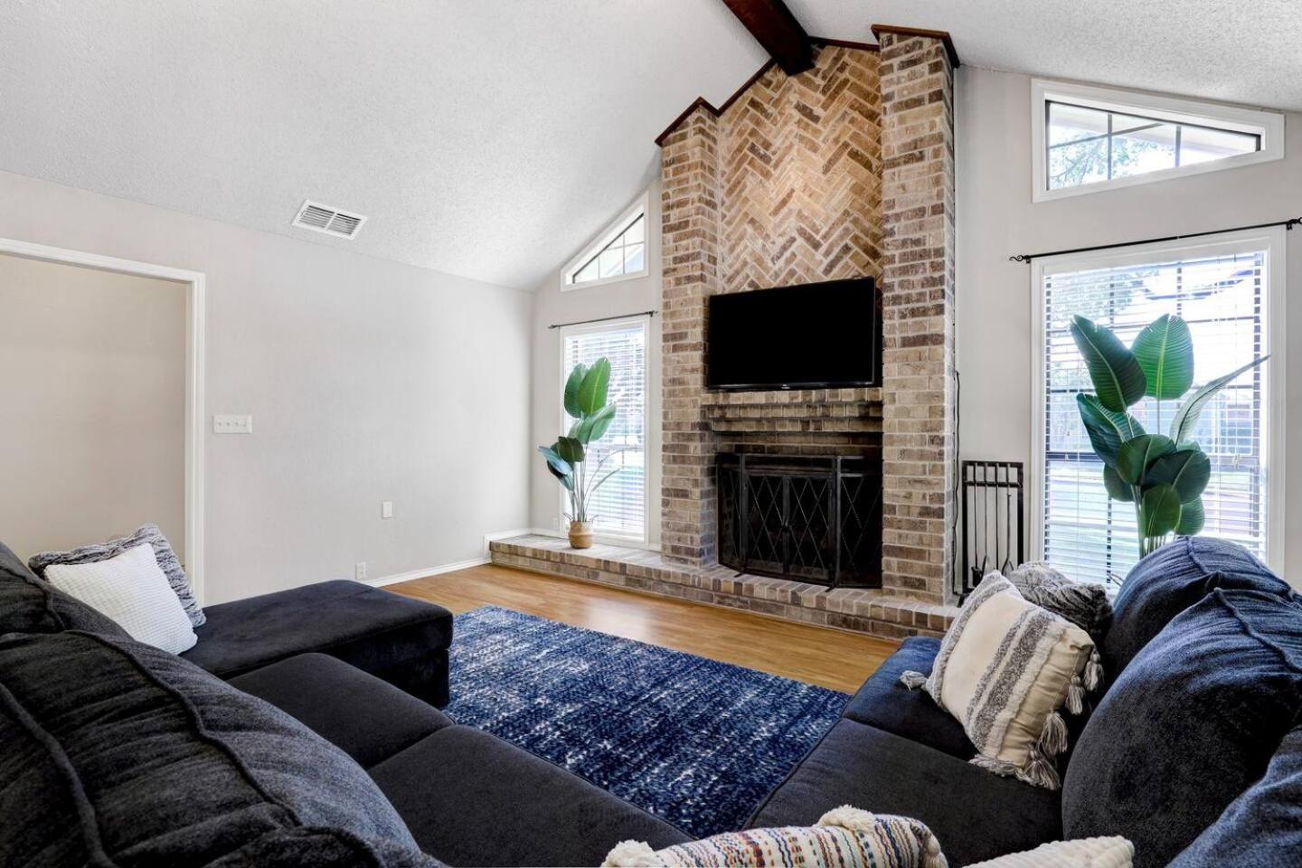 Holiday home Luxurious Oasis W Serene Pool, Games & Fire Pit San Antonio