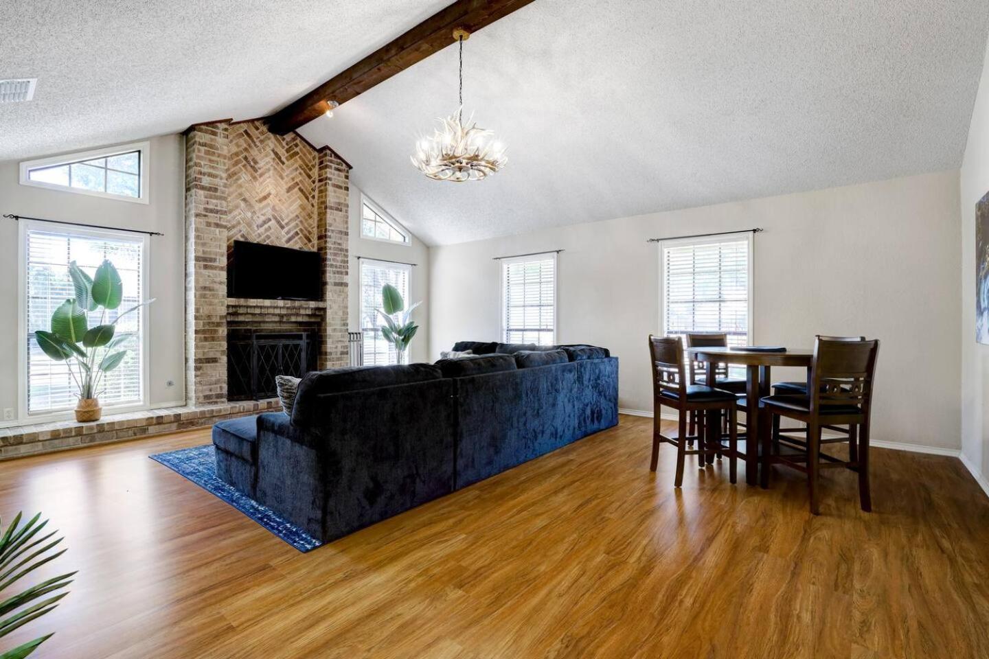Holiday home Luxurious Oasis W Serene Pool, Games & Fire Pit San Antonio