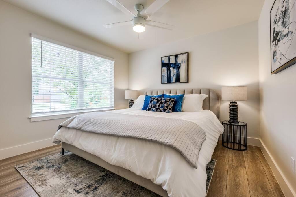 New Lone Star Retreat Remodeled Downtown Holiday home