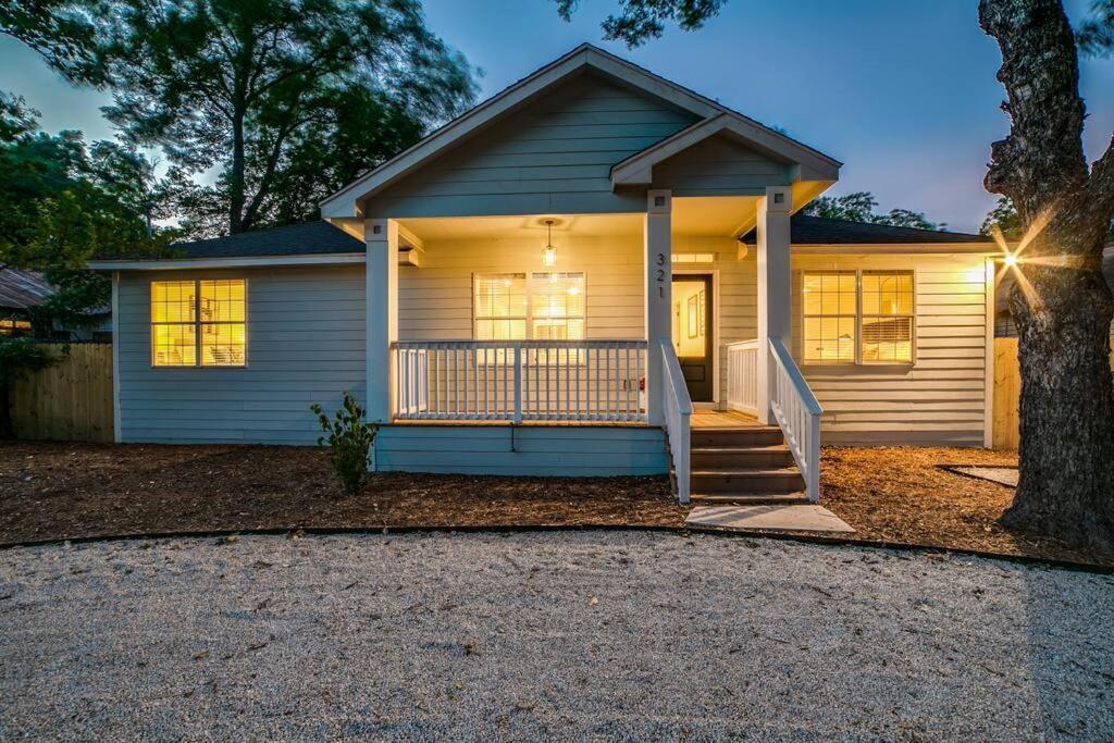 New Lone Star Retreat Remodeled Downtown *