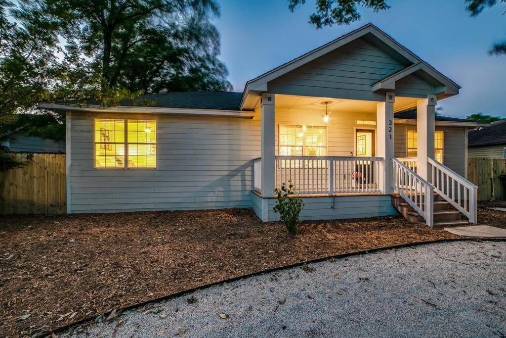 New Lone Star Retreat Remodeled Downtown Holiday home *