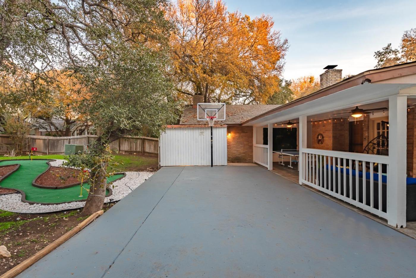 Beautiful Texas Ranch House, Game & Minigolf Holiday home *