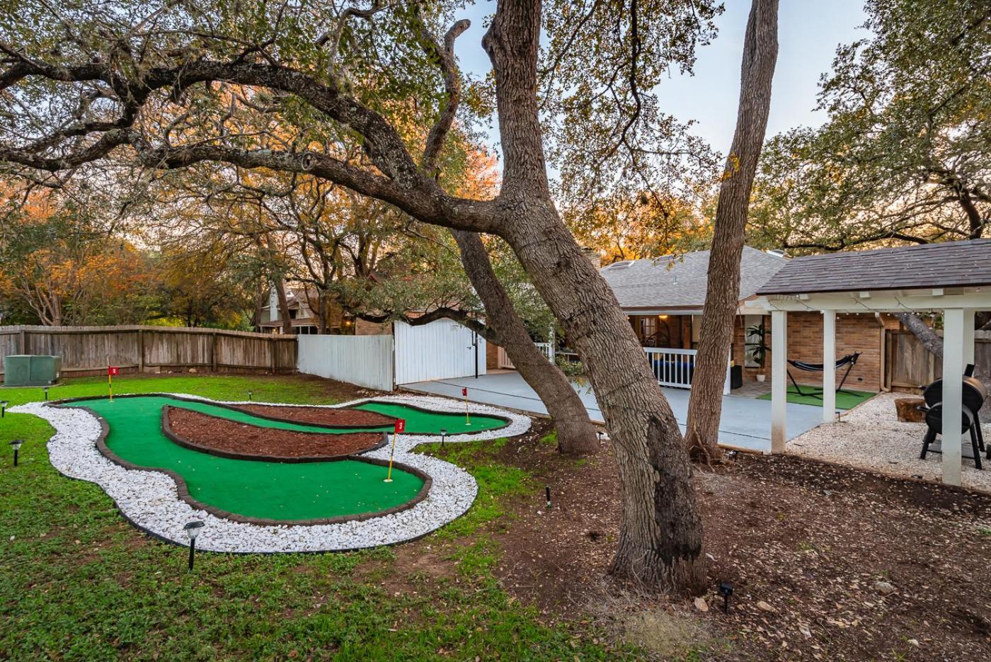 Beautiful Texas Ranch House, Game & Minigolf Holiday home *