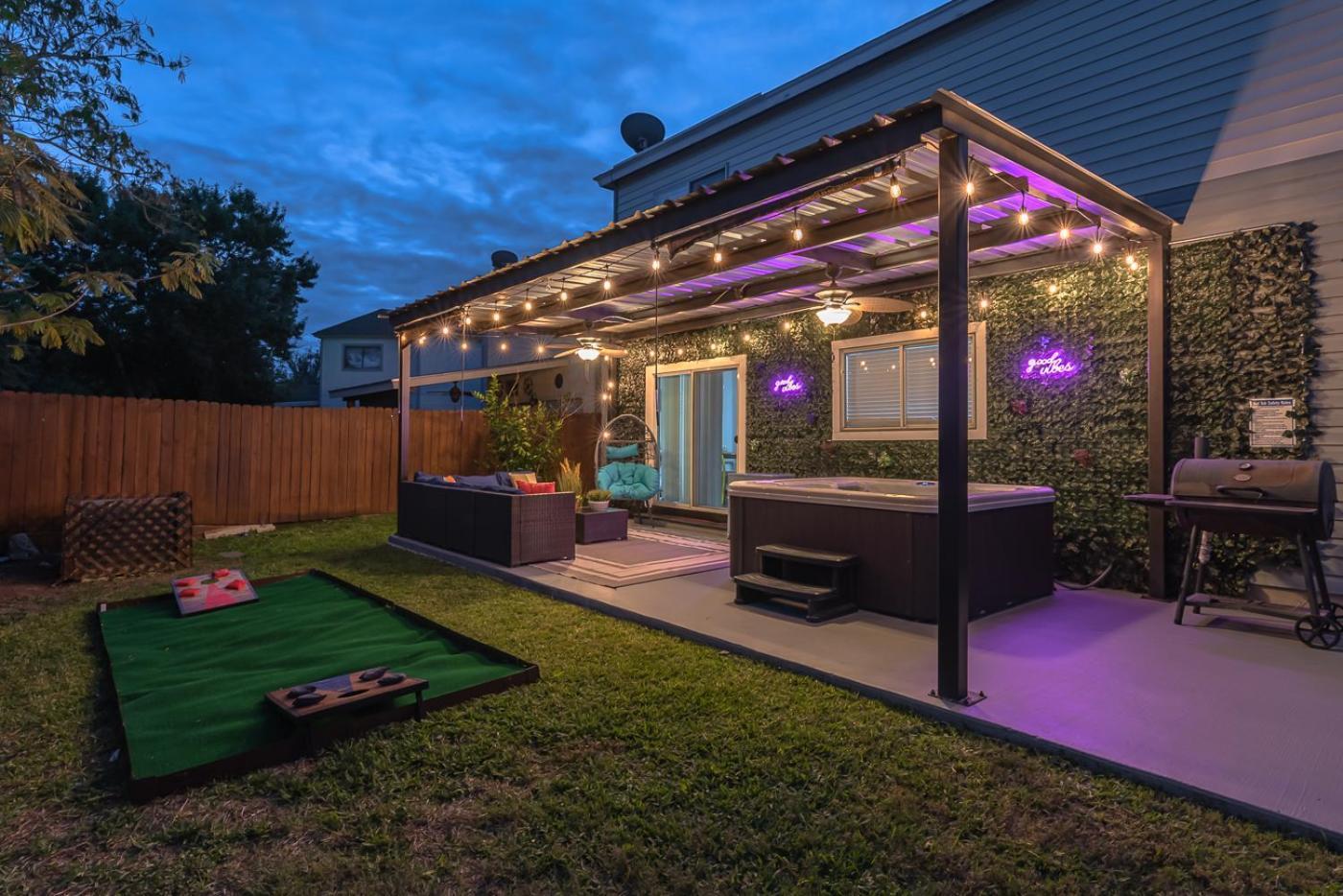 Holiday home Gameroom, Bbq & Hot-tub By Lackland & Seaworld *