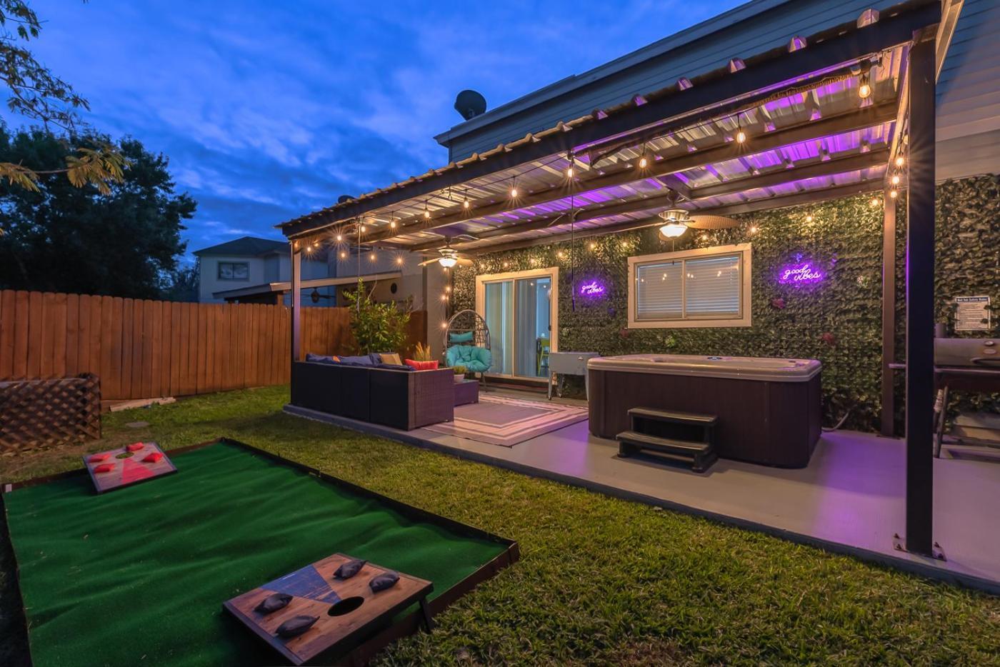Gameroom, Bbq & Hot-tub By Lackland & Seaworld Holiday home San Antonio