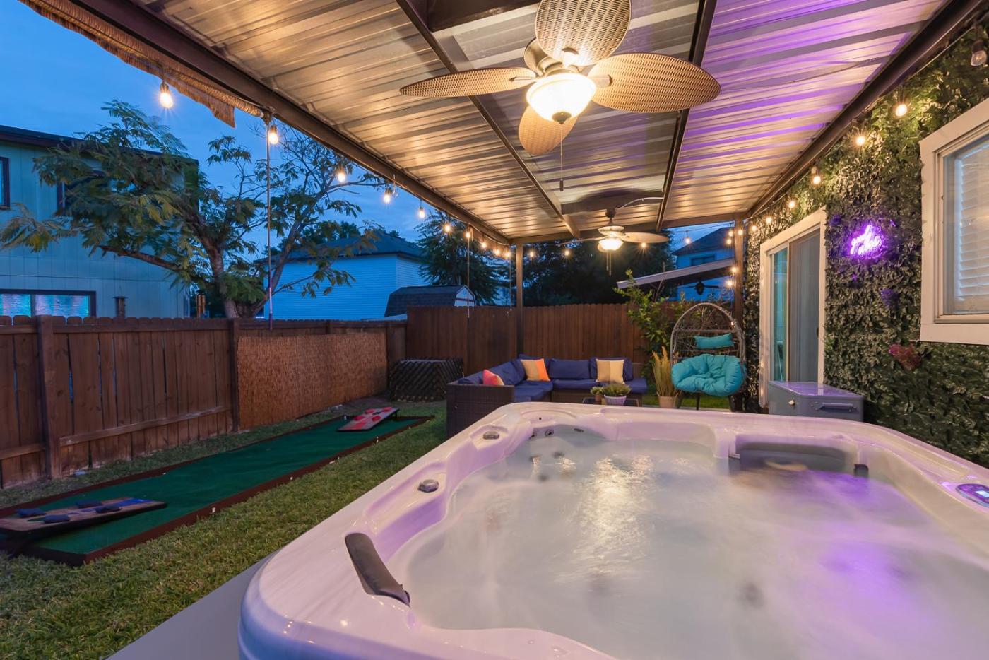 Gameroom, Bbq & Hot-tub By Lackland & Seaworld Holiday home