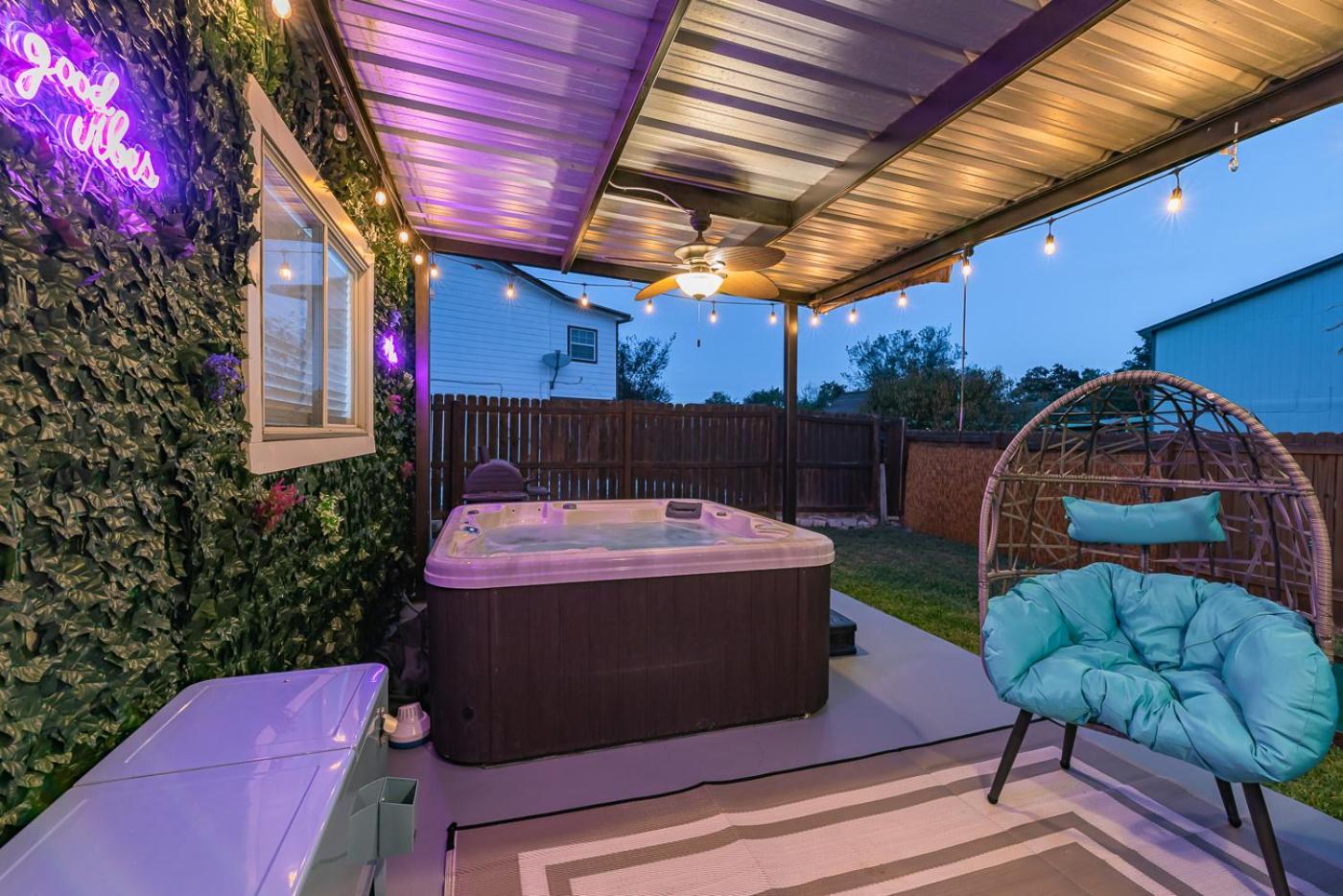Holiday home Gameroom, Bbq & Hot-tub By Lackland & Seaworld *