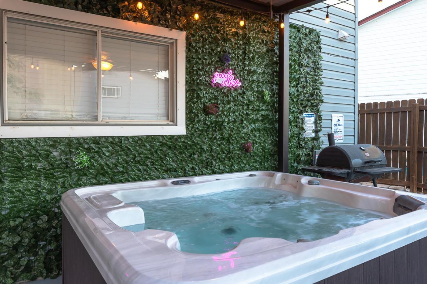 Gameroom, Bbq & Hot-tub By Lackland & Seaworld Holiday home San Antonio